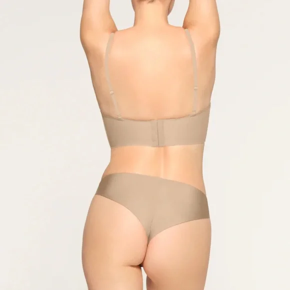 NWT SKIMS SHAPEWEAR DEEP PLUNGE STRAPLESS BRA CLAY S